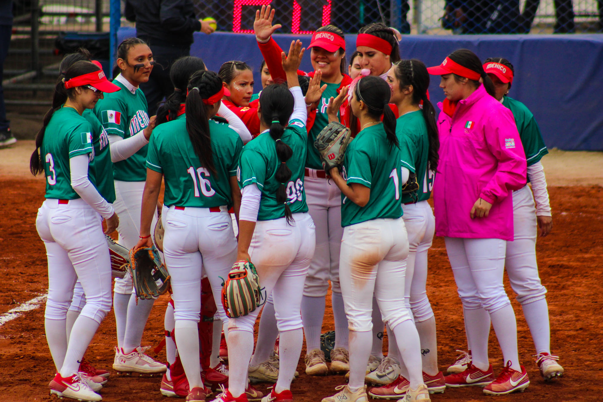 Racci Miranda Y México Avanzan A La Super Ronda Del Sóftbol En Santiago