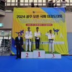 Se cuelgan taekwondoínes coahuilenses medallas de oro en Corea