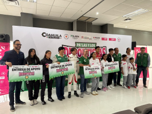 Entregan apoyos económicos a atletas de La Laguna